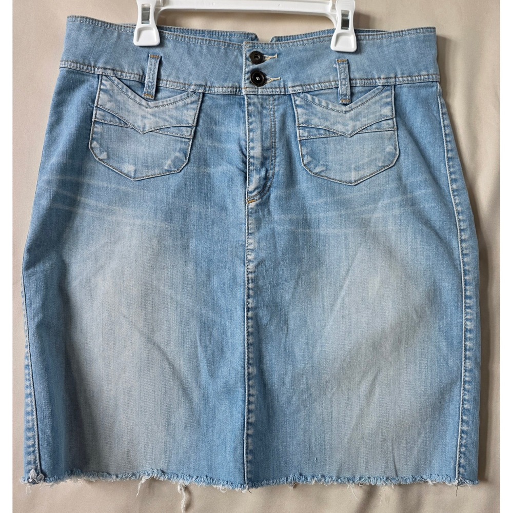Silver Jeans Sabrina Denim Skirt Light Wash Raw Hem Blue Jean Size 32